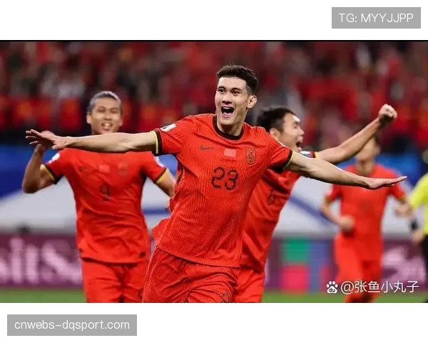 霍姆格伦长胳膊一伸传球路线一卡，对方后卫过半场都得侧着身子走